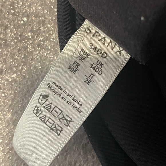 Spanx Low Profile Minimizer Bra Black 34DD - Style 30035R - Picture 8 of 9